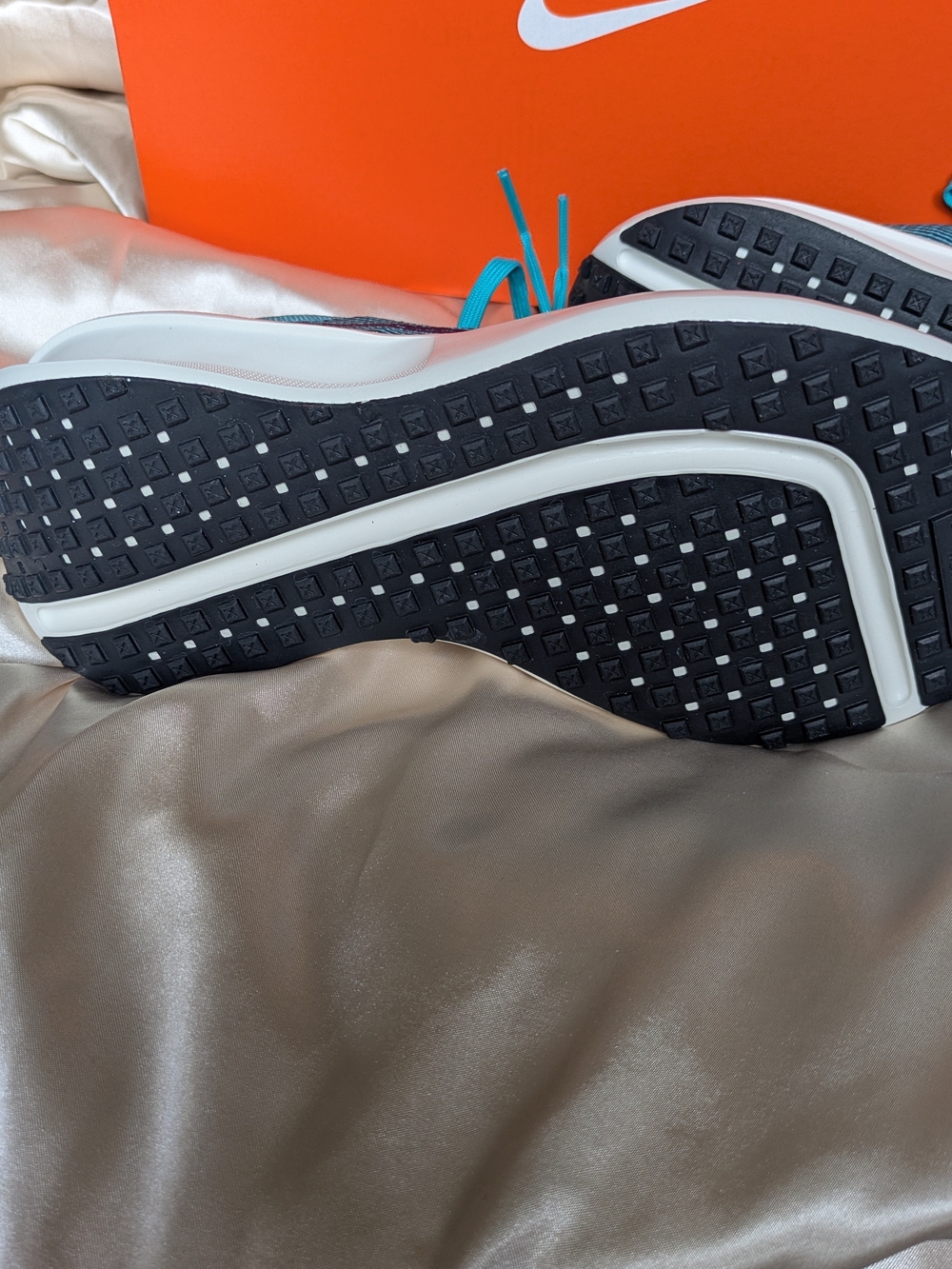 Nike Interact Run Training Sneakers; BNIB size 8.5 - Picture 5 of 7